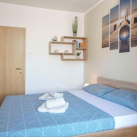 Apartmaji Pri Bosi Nogi إيزولا المظهر الخارجي الصورة