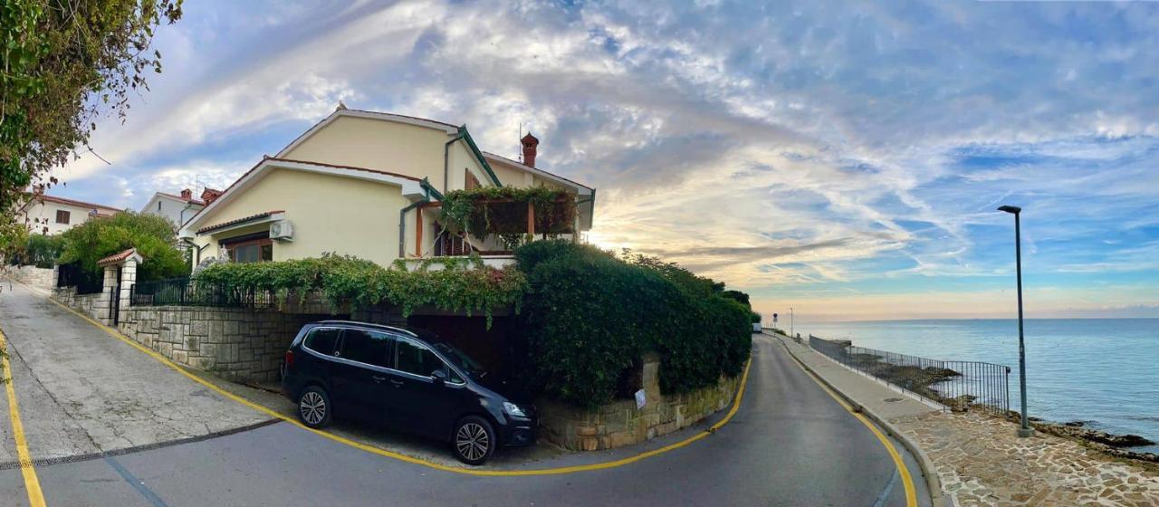 Apartmaji Pri Bosi Nogi إيزولا المظهر الخارجي الصورة
