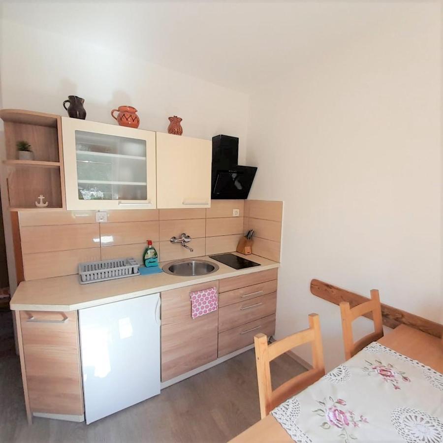 Apartmaji Pri Bosi Nogi إيزولا المظهر الخارجي الصورة