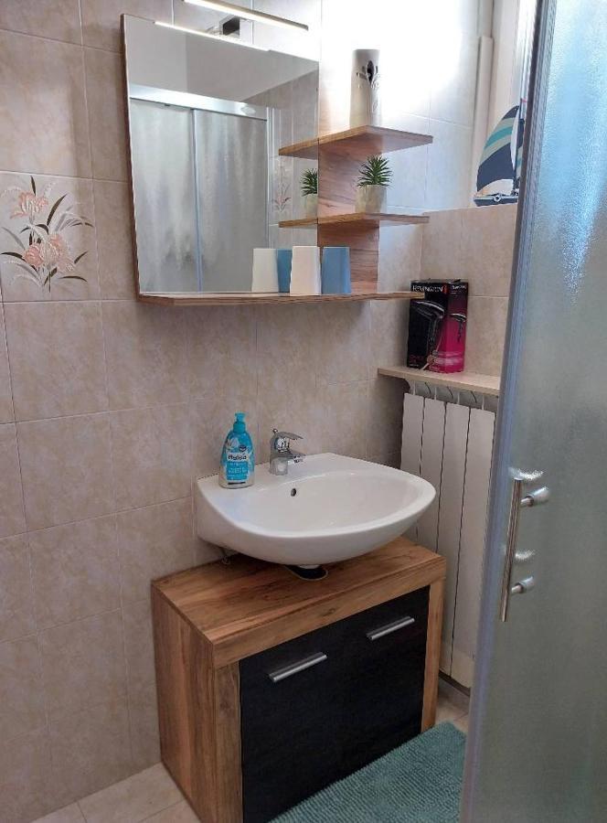 Apartmaji Pri Bosi Nogi إيزولا المظهر الخارجي الصورة