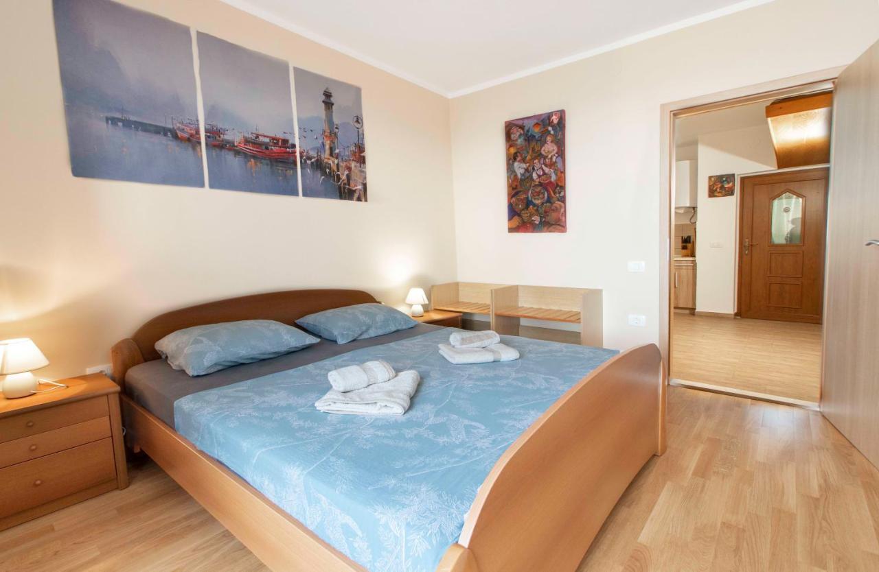 Apartmaji Pri Bosi Nogi إيزولا المظهر الخارجي الصورة