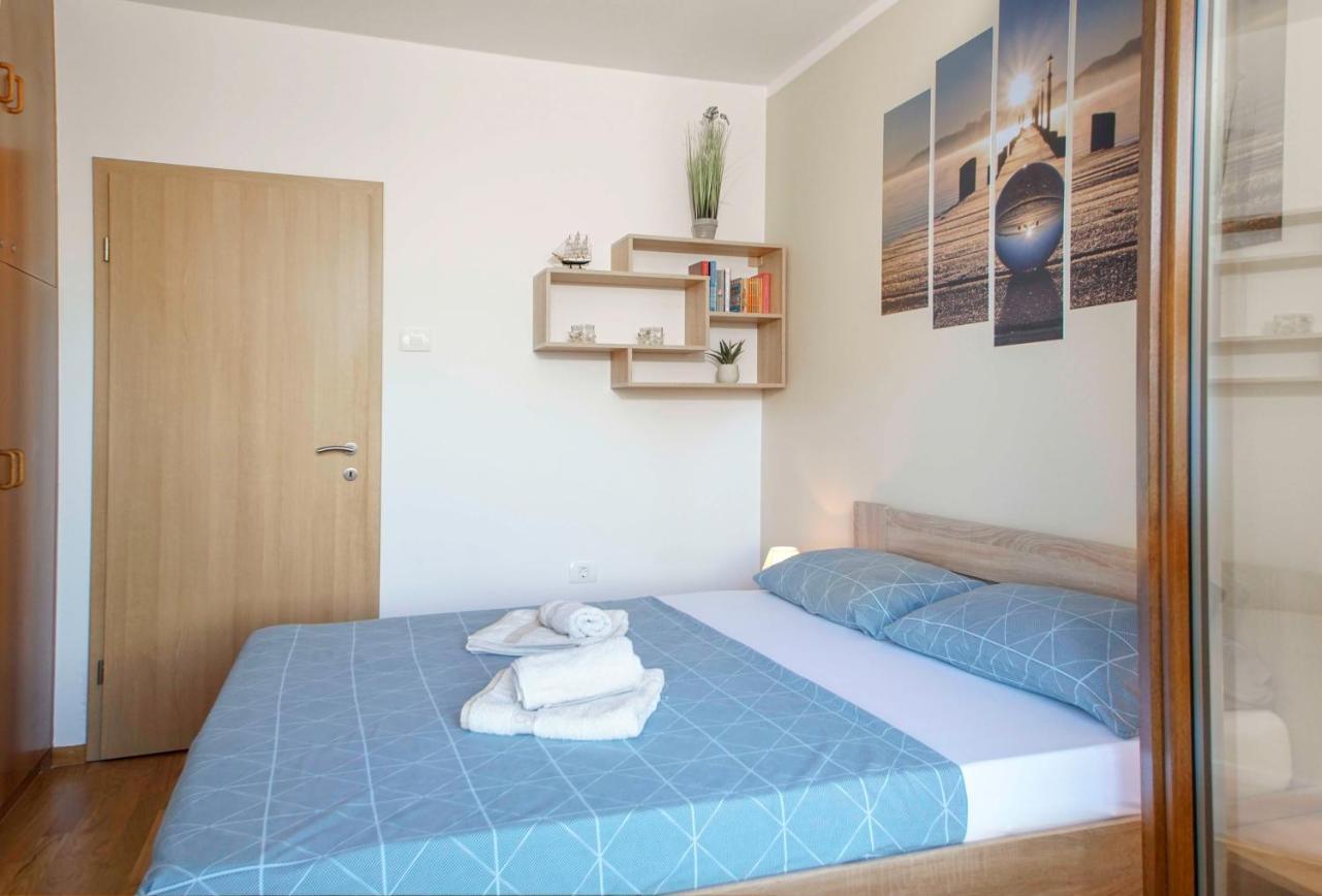 Apartmaji Pri Bosi Nogi إيزولا المظهر الخارجي الصورة