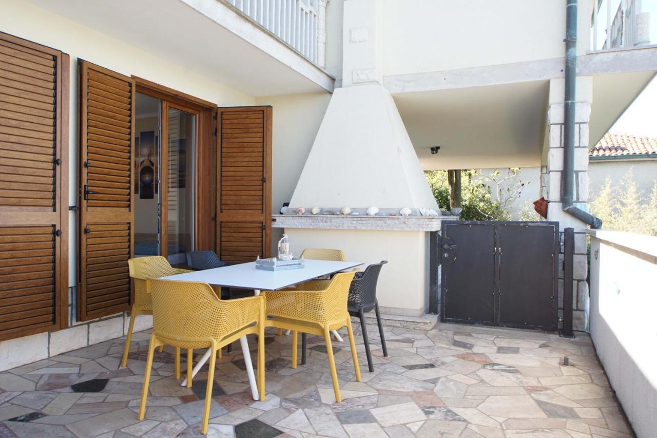 Apartmaji Pri Bosi Nogi إيزولا المظهر الخارجي الصورة